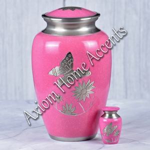 Urna de cremación de latón clásica con detalles hechos a mano Pieza conmemorativa segura y duradera de Axiom Home Accents - Product Image 1