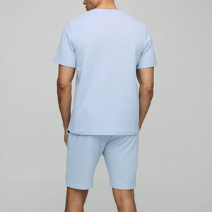 ชุดเสื้อยืดและกางเกงขาสั้นผู้ชายคุณภาพสูง ระบายอากาศได้ดี ดีไซน์ใหม่สำหรับฤดูร้อน ชุดสองชิ้นทรงเข้ารูป เหมาะสำหรับกิจกรรมกลางแจ้ง - Product Image 2