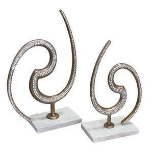 Esculturas Metálicas Modernas de Lujo Hechas a Mano - Arte de Mesa de Diseño para Graduaciones, Cumpleaños y Bodas, Disponibles al por Mayor - Product Image 4