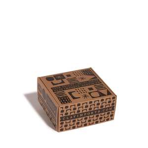 กล่องกาแฟแข็งแรงทนทานแบรนด์หรู สีขาวแดง ตกแต่งด้วยผ้าฝ้าย ตัดแต่งอย่างประณีต ฟรานซิสโก Airbnb กระดาษรีไซเคิลลายนูน พรีเมียม OEM จำนวนมาก - Product Image 5