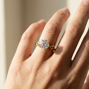 Bague de fiançailles en diamant cultivé en laboratoire certifié IGI, coupe VVS, bijoux de luxe uniques sur mesure, alliance exclusive en or 14 carats, 2 carats - Product Image 3