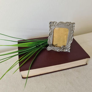 Cadre photo moderne en métal, décoration élégante par Tradebyd - Product Image 1