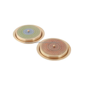 Bandeja profunda de latón de primera calidad con grabado floral y tapa de esmalte Elegante y funcional para servir dulces Frutas secas y aperitivos - Product Image 1