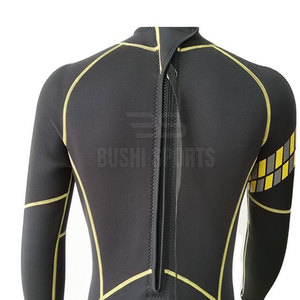 Combinaison de surf sur mesure offrant un confort à séchage rapide et une qualité supérieure pour les activités aquatiques quotidiennes - Product Image 6