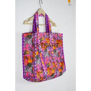 Sac fourre-tout vintage en coton indien fait main Art&Art avec imprimé floral, deux anses, design portable pour un usage quotidien et les voyages - Product Image 4