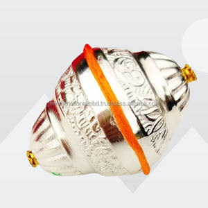 Coco plateado en paquete de regalo de terciopelo - Product Image 1