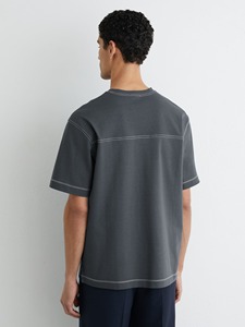 เสื้อยืดคอกลมแขนสั้นผู้ชาย สีพื้น ผ้าฝ้าย ทรงปกติ สไตล์ลำลอง แต่งขอบตัดกัน ผ้าถักย้อมสีเรียบ - Product Image 3