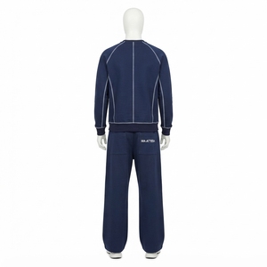 Conjunto Deportivo de Dos Piezas para Hombre, Sudadera Azul Marino con Cuello Redondo y Pantalones Jogger Cargo, Costuras en Contraste, Estilo Casual Urbano - Product Image 4