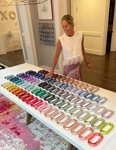 Adornos de pared personalizados hechos a mano con cadena entrelazada, decoración para el hogar, artículo de resina, cadena acrílica adorable para decoración de habitaciones, venta al por mayor. - Product Image 4