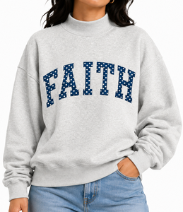 เสื้อสเวตเชิ้ตคอเต่าผู้หญิงทรงหลวม แบรนด์ Faith Custom ตกแต่งผ้าลายตารางที่แขนเสื้อ พร้อมตัวอักษรปัก  แบบโอเวอร์ไซส์ ไหล่ตก - Product Image 5