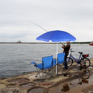 Silla doble de Picnic plegable portátil, refrigerador de mesa con paraguas, palmera roja/gris, patrón de piña negra, silla de playa para Patio al aire libre - Product Image 6