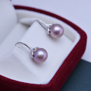 Boucles d'oreilles pour femmes en argent S925, perle d'eau douce de 9-10 mm, violet clair intense avec des défauts discrets, design minimaliste, clous d'oreilles - Product Image 2