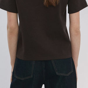 Camiseta de Mujer con Textura Suave y Corte Relajado, con Diseño de Logotipo Personalizado para Compradores al por Mayor, Camiseta Moderna para Mujer Inspirada en las Tendencias - Product Image 5