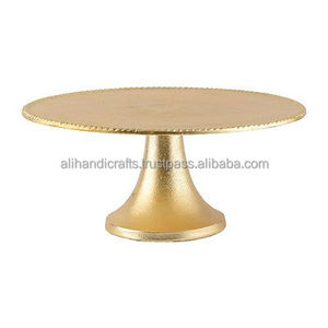 Support à gâteau rond en métal doré avec un design en filigrane orné, plateau de service fait main pour gâteaux et cupcakes - Product Image 2
