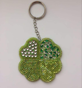 Porte-clés brodé artisanal de style classique, durable, écologique, avec perles de rocaille colorées, fabriqué en Inde par MULTI CRAFT - Product Image 5