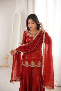 Haz que tu día brille con nuestro salwar kameez tradicional de tela de seda pura con bordados y lentejuelas para mujeres o niñas. - Product Image 5