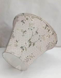 Pantalla de Lámpara de Tela Hecha a Mano con Diseño Floral, Accesorio de Lámpara de Estilo Rústico Tradicional - Product Image 3
