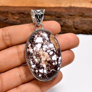 Colgante de jaspe magnesita Wild Horse, collar bohemio hecho a mano en plata de ley, joyería única con piedras preciosas, regalo para mujer - Product Image 1