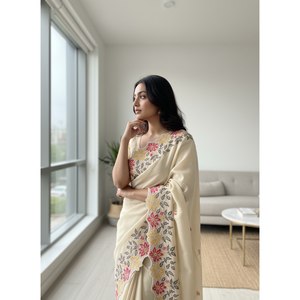 Sari Floral Hecho a Mano con Bordado y Encaje para Fiestas - Product Image 6