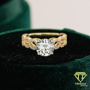 Anillo de Compromiso Solitario con Diamante Cultivado en Laboratorio de Corte Redondo Atemporal, Banda Dividida en Tono Dorado, Joyería Nupcial Elegante - Product Image 2