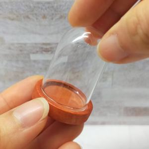 Cúpula de Cristal Transparente en Miniatura Hecha a Mano con Base de Madera para Decoración - Product Image 5
