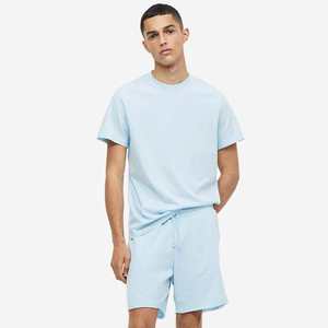 เสื้อครอปท็อปผู้ชายแบบปรับแต่งโลโก้ได้ พร้อมกางเกงขาสั้นแบบคู่ ชุดลำลองสำหรับฤดูร้อน ขายพร้อมโลโก้ปัก - Product Image 2