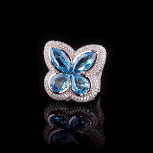 Anillo de diamantes de moissanita con incrustaciones de mariposa, plata 925, engaste pavé, piedra azul, anillo llamativo para mujer - Product Image 1