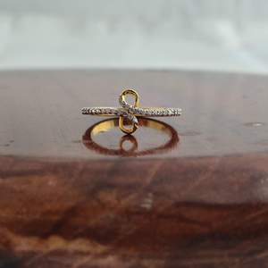 แหวนทองคำ 18K ประดับเพชรทรงอินฟินิตี้สำหรับผู้หญิง ดีไซน์เรียบหรู ประดับเพชรแบบ Pave สวยงาม เหมาะสำหรับงานแต่งงาน งานเลี้ยง หรือใส่ในชีวิตประจำวัน เป็นของขวัญสุดหรู - Product Image 2