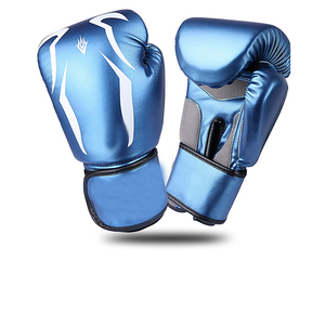 Gants de boxe en cuir blanc respirant avec logo cheval doré, fermeture à lacets et poignet à enfiler pour adultes - Product Image 6