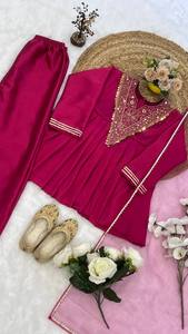 Ensemble Kurta Pyjama pour Filles avec Broderie, en Satin Japonais Premium, Doublure en Micro Coton, Dupatta, Tenue Traditionnelle Indienne/Pakistanaise, Séchage Rapide - Product Image 5