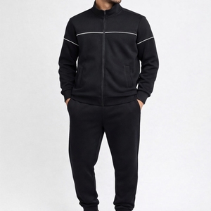 Ensemble de survêtement sportif d'hiver pour homme, couleur unie noire, coupe ajustée, léger, 100% polyester, fermeture à cordon pour le jogging et l'entraînement - Product Image 1