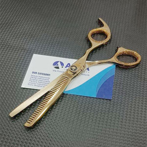 Ciseaux à effiler les cheveux en acier inoxydable plaqué or avec dents pointues pour usage professionnel en salon et coiffure - Product Image 1