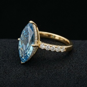 Anillo de Oro de Lujo para Mujer, Diseño Minimalista Elegante, Ligero y Estilizado, Joyería para Uso Diario, Idea de Regalo para Ocasiones Especiales - Product Image 2