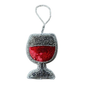 Diseño de cuenta de semilla de plata intrincada, adorno de copa de vino tinto hecho a mano, colgante bordado para decoración de árbol de Navidad única, cocina - Product Image 1