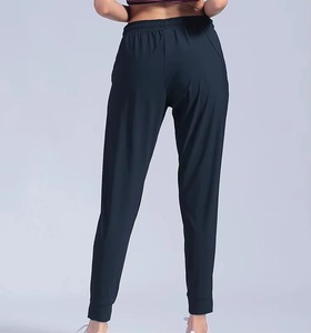 Pantalon de jogging ample et surdimensionné en molleton français pour femme avec logo personnalisé, 100 % coton épais, style hip-hop, idéal pour le sport et la gym - Product Image 6