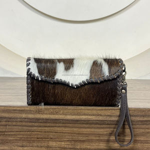 Cartera Larga de Piel Genuina de Vacuno con Pelo para Mujer, Elegante, con Correa de Muñeca y Cierre a Presión, Porta Pasaportes, OEM ODM - Product Image 4