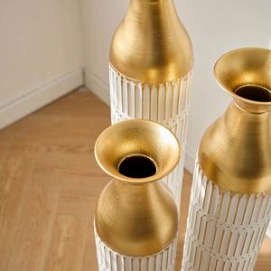 Vase de table en métal artistique pour fleurs décoratives, décoration intérieure élégante pour salon - Product Image 4