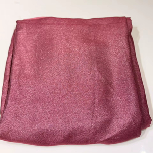 Tissu non tissé à carreaux léger en crêpe, satin, mousseline, georgette, extensible, mat et doux pour robes de mariée et saris - Product Image 1