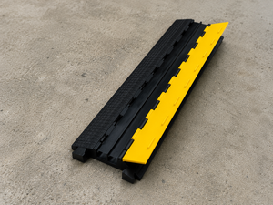 Reductor de velocidad de 14 pulgadas de ancho, 50 mm de altura, superficie antideslizante para hormigón y asfalto, instalación fija, material TPR - Product Image 1