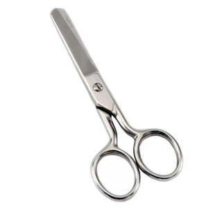 Ciseaux à cuticules de style russe pour droitiers, en acier inoxydable, tranchants, avec logo personnalisé et marque privée - Product Image 3