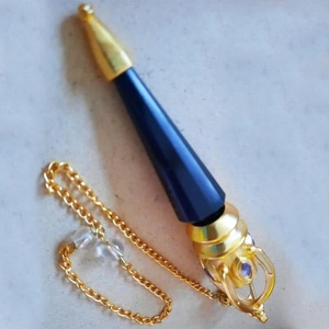 Péndulo Isis de Cuatro Direcciones, Anillo de Latón y Cobre Dorado, Péndulo de Sanación Reiki de la India - Product Image 4