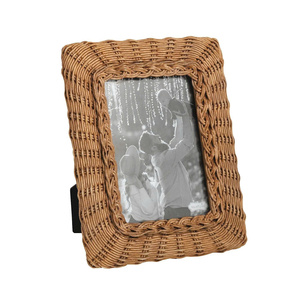Cadre photo en rotin au design rustique fait main, finition brute et épurée, accent parfait pour les intérieurs minimalistes - Product Image 4