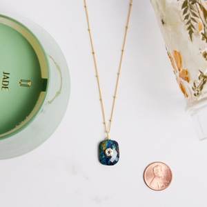 จี้คริสโซคอลล่าทรงสี่เหลี่ยมผืนผ้าแบบฝังขอบทอง สร้อยคอทอง 14K พร้อมสายโซ่แบบ Satellite ดีไซน์ไม่ซ้ำใคร - Product Image 1