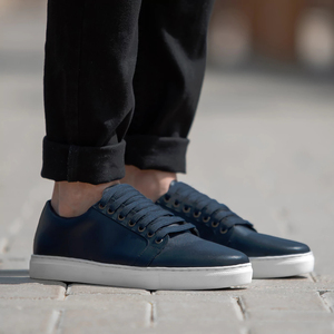 Baskets basses élégantes en cuir véritable Midnight pour hommes – Chaussures décontractées et habillées de haute qualité, marque OEM, vente en gros - Product Image 4