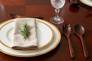 Ensemble d'ustensiles en bois au design minimaliste, poli à la main, durables, pour la restauration et l'usage domestique - Product Image 2
