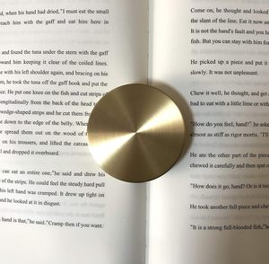 Presse-papiers rond en laiton massif, lourd, pour bureau et décoration intérieure - Product Image 6