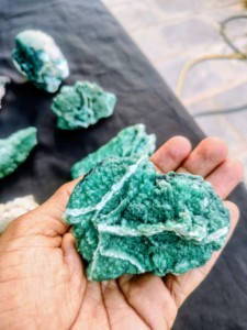 อะโพฟิลไลต์ธรรมชาติสวยงาม พร้อมแร่สติลบิท ตัวอย่างแร่ดิบ คอลเลกชันหิน AK Minerals ของตกแต่งบ้าน - Product Image 1