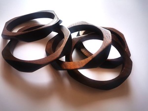 Bracelets en bois faits à la main, forme ronde, bois pur, tendance, accessoires uniques pour femmes, polis - Product Image 6