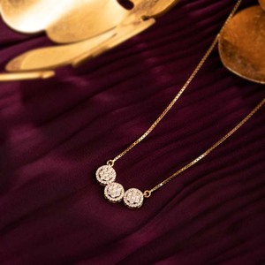 Collar con colgante de diamantes en triple halo - Product Image 3