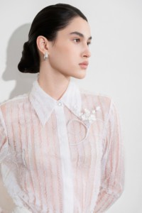 Blouses et chemises pour femmes en gros, ODM SERPENTINE STRIPE BLOUSE, blouses élégantes à manches longues en tissu CUPRO pour femmes de WhiteAnt - Product Image 4